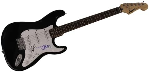 וינס ניל וטומי לי להקת חתימה חתימה בגודל מלא גודל שחור סטרטוקסטר גיטרה חשמלית עם אימות ג'יימס ספנס JSA