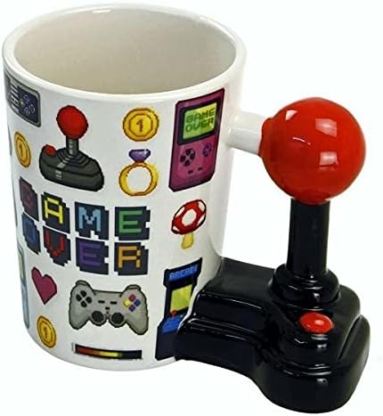 כוס עם ידית ג ' ויסטיק גיימר מעל ספל משחקי וידאו