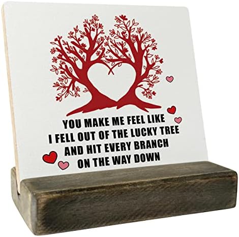 פלאק עץ מצחיק של יום האהבה, שלט תפאורה של מזל באוהב, לוח עם מעמד מעץ, שלט עץ משמעותי מתנה, מתנה ליום